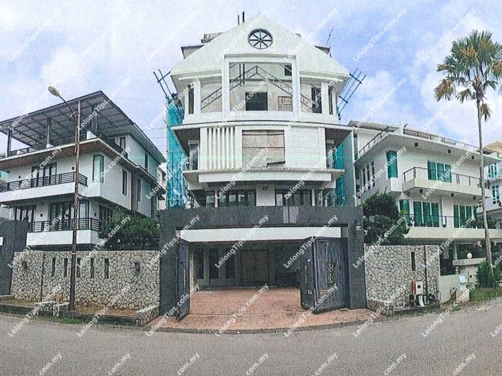 3.5 Storey Semi Detached House