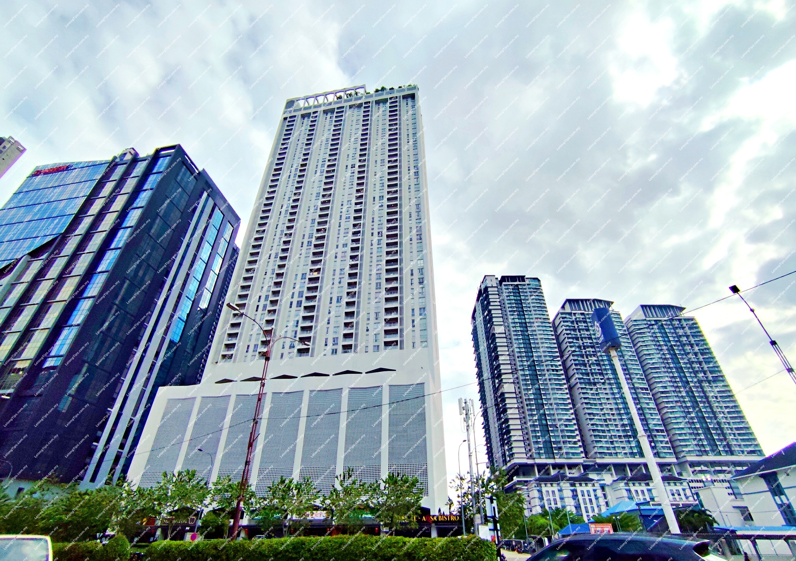 [Walking distance to AEON Mall Maluri] Service Apartment [Opposite Sunway Velocity Mall]