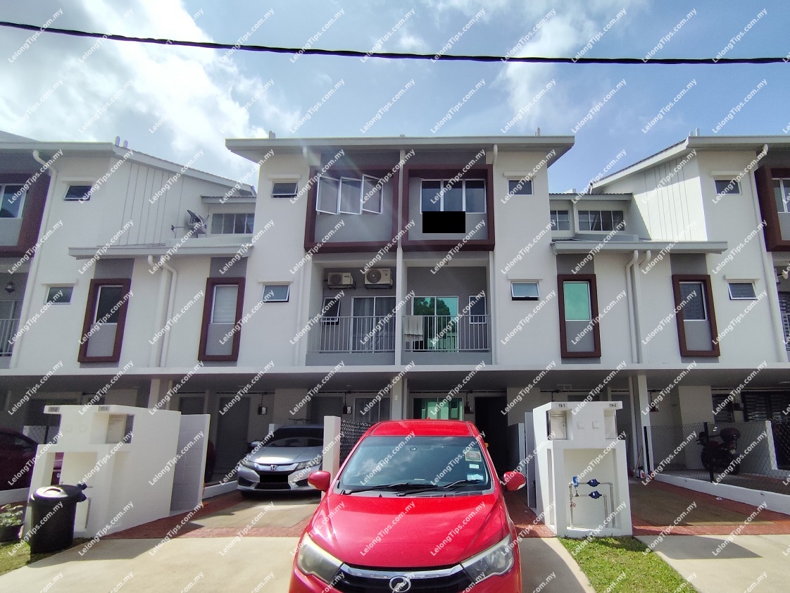 Town House (Upper Unit)