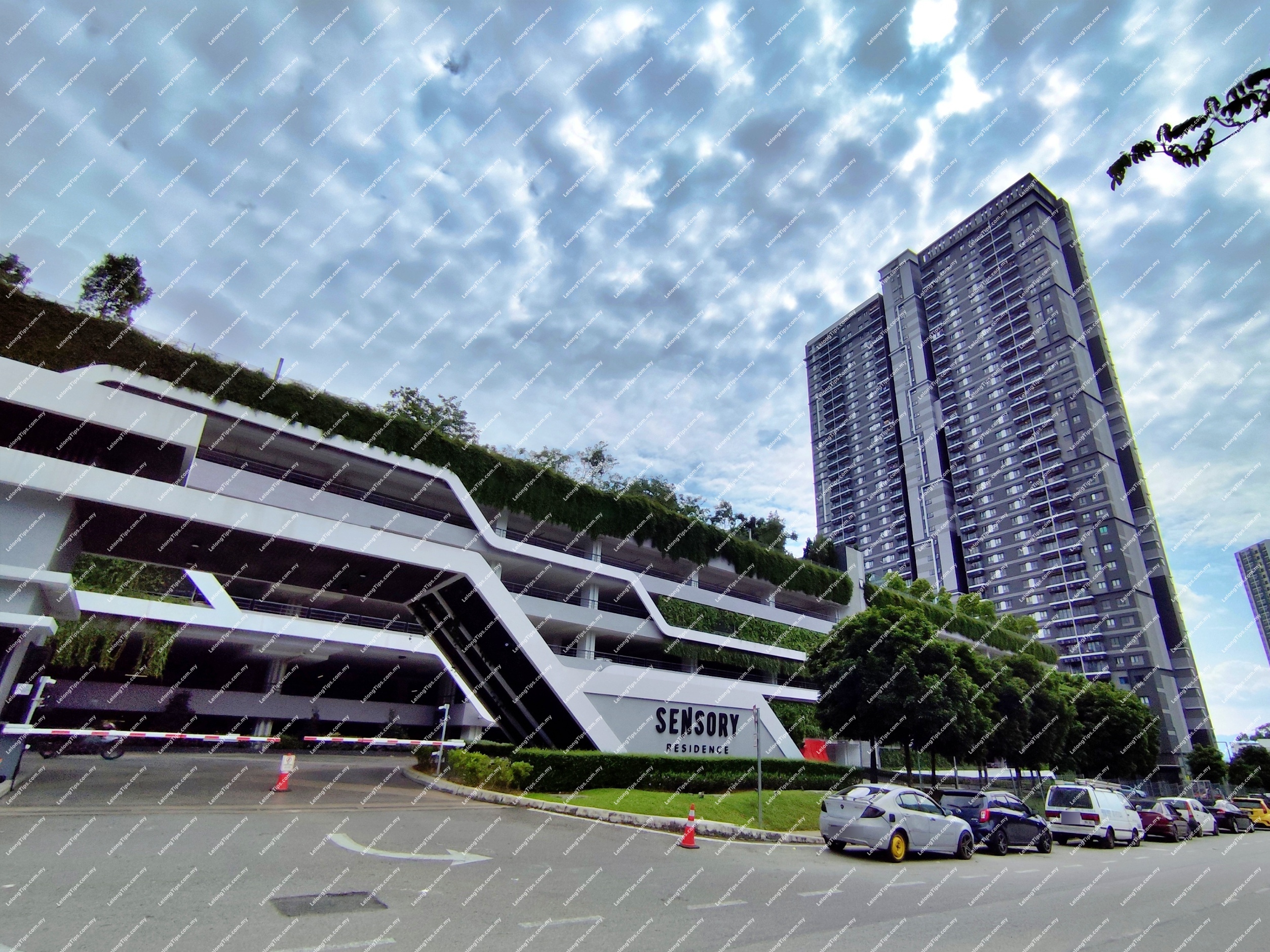 [Near Universiti Kebangsaan Malaysia (UKM) & IOI City Mall] Service Apartment [Easy commute to Putrajaya & Bangi]