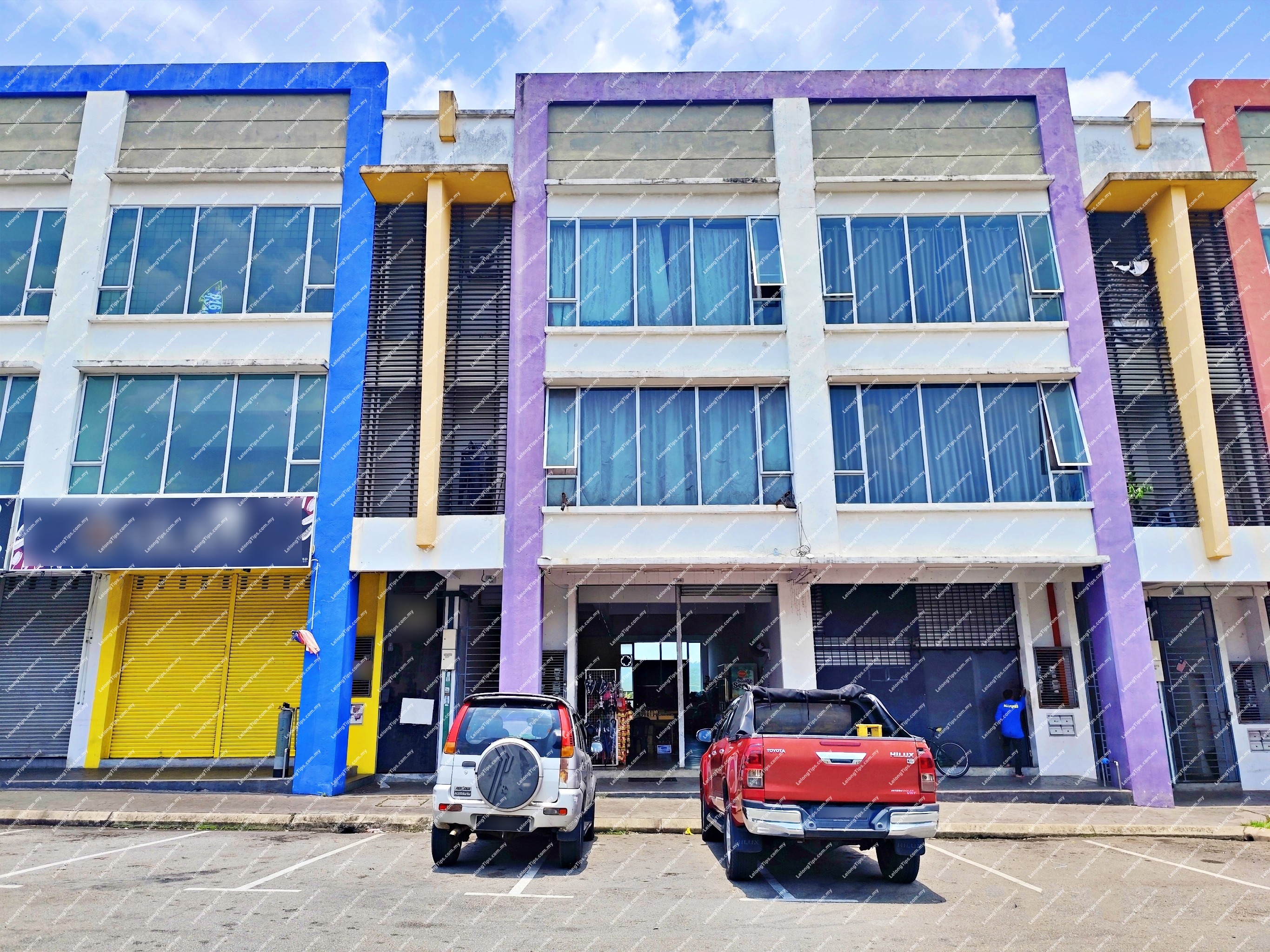 3.5 Storey Shop Office