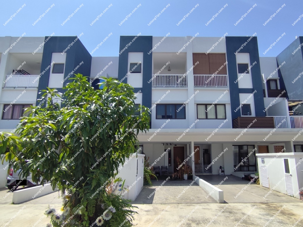 [ Short drive to Kuala Lumpur International Airport ] Town House [Near to Kolej Universiti Islam Selangor (KUIS) & PETRONAS Sepang International Circuit ]