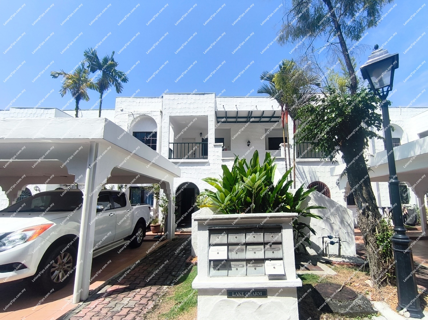 Town House (Upper Unit)