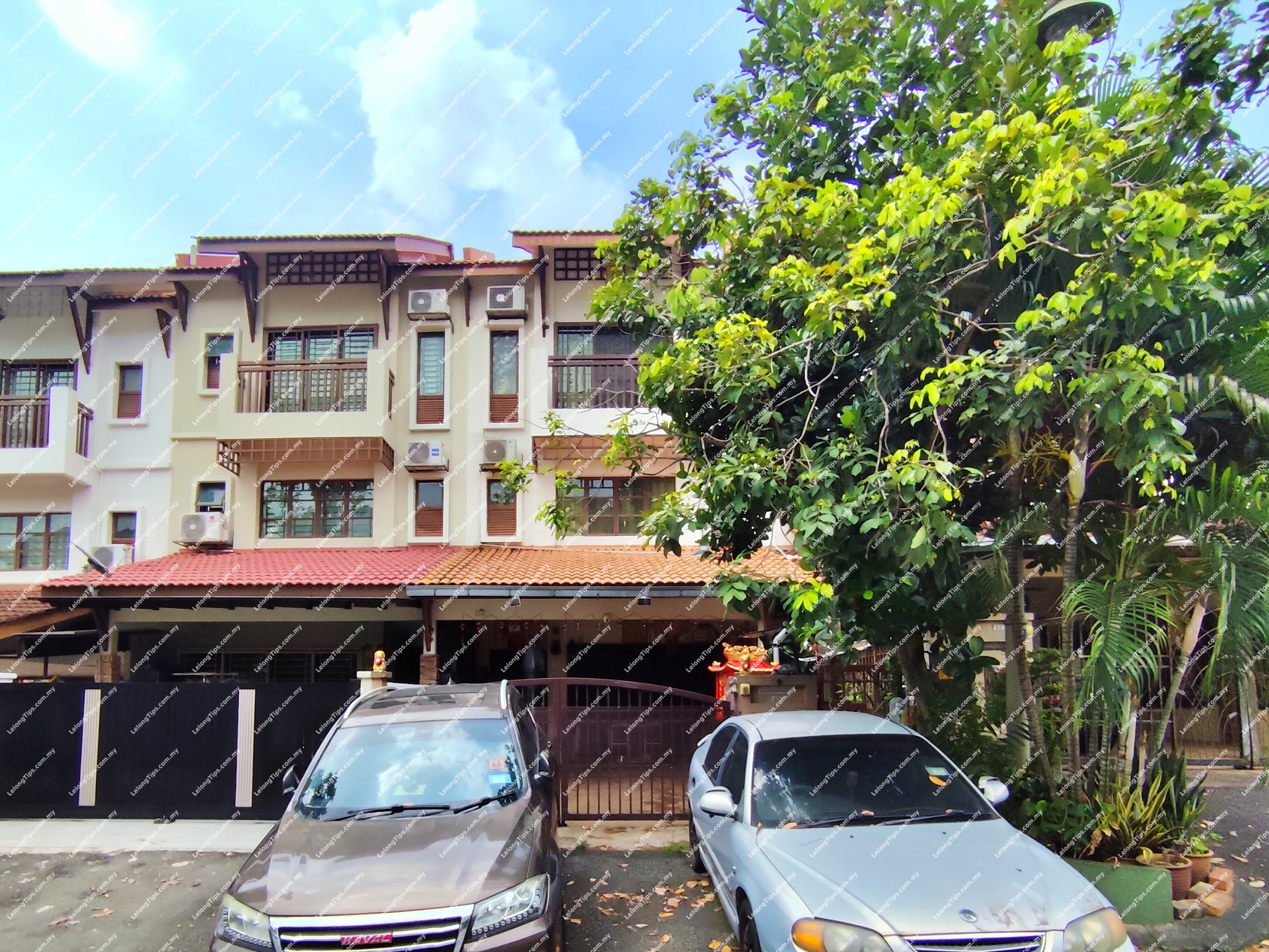 2.5 Storey Terrace House