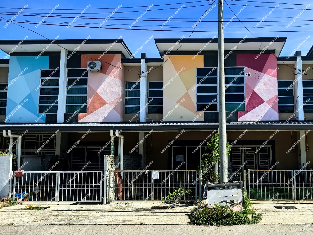 [Near by CKS Supermarket (Tuaran) ] 2 Storey Terrace House [ Easy commuting to public transport hubs]