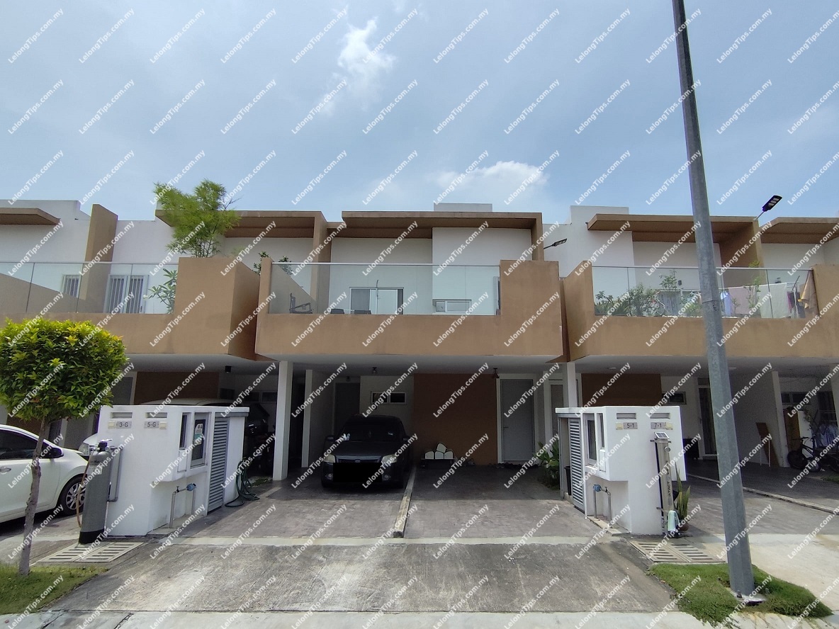 Town House (Upper Unit)