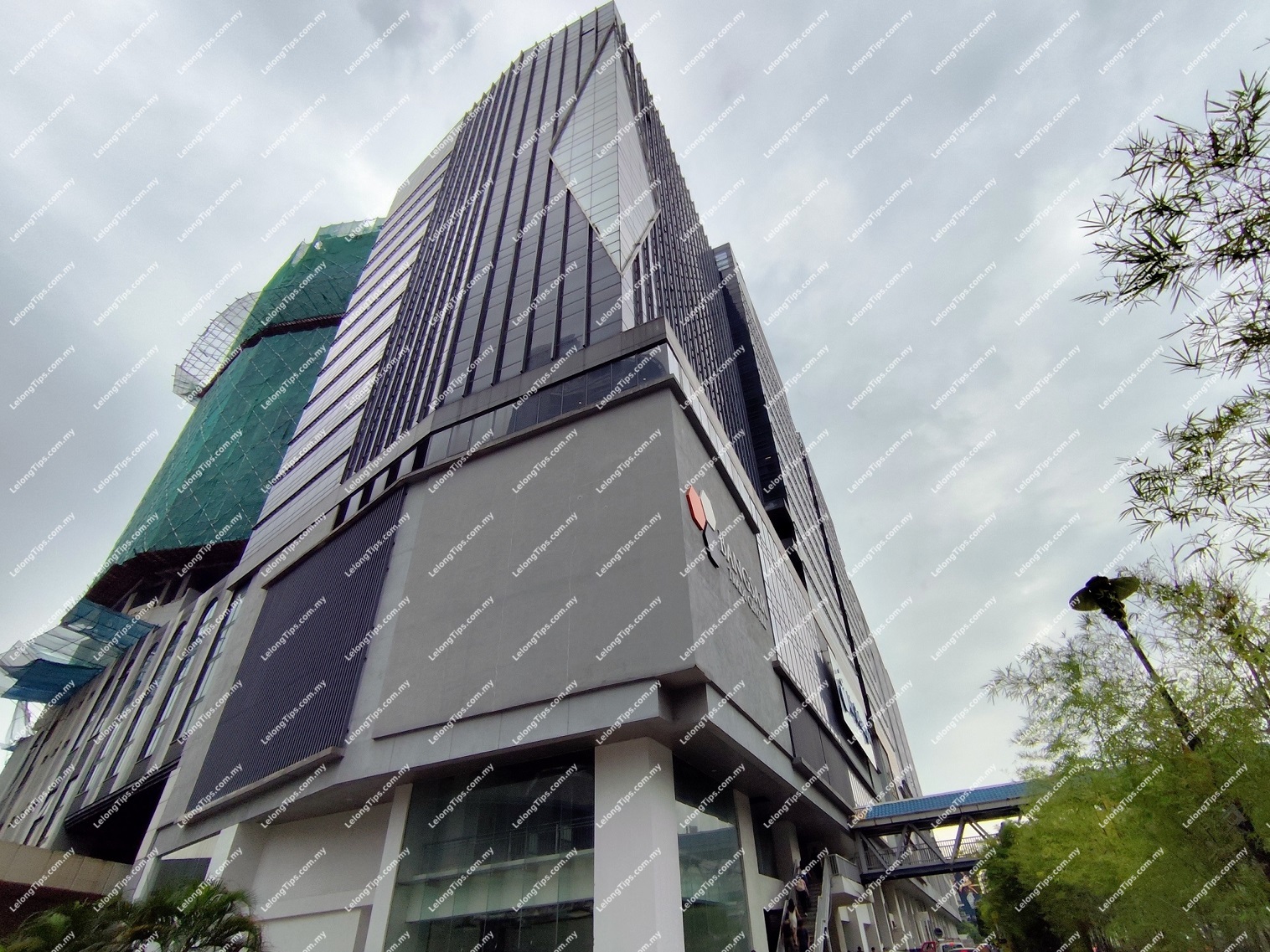 [Strategically located and surrounded by commercial] Business Suite [Walking distance Kerinchi LRT Station]