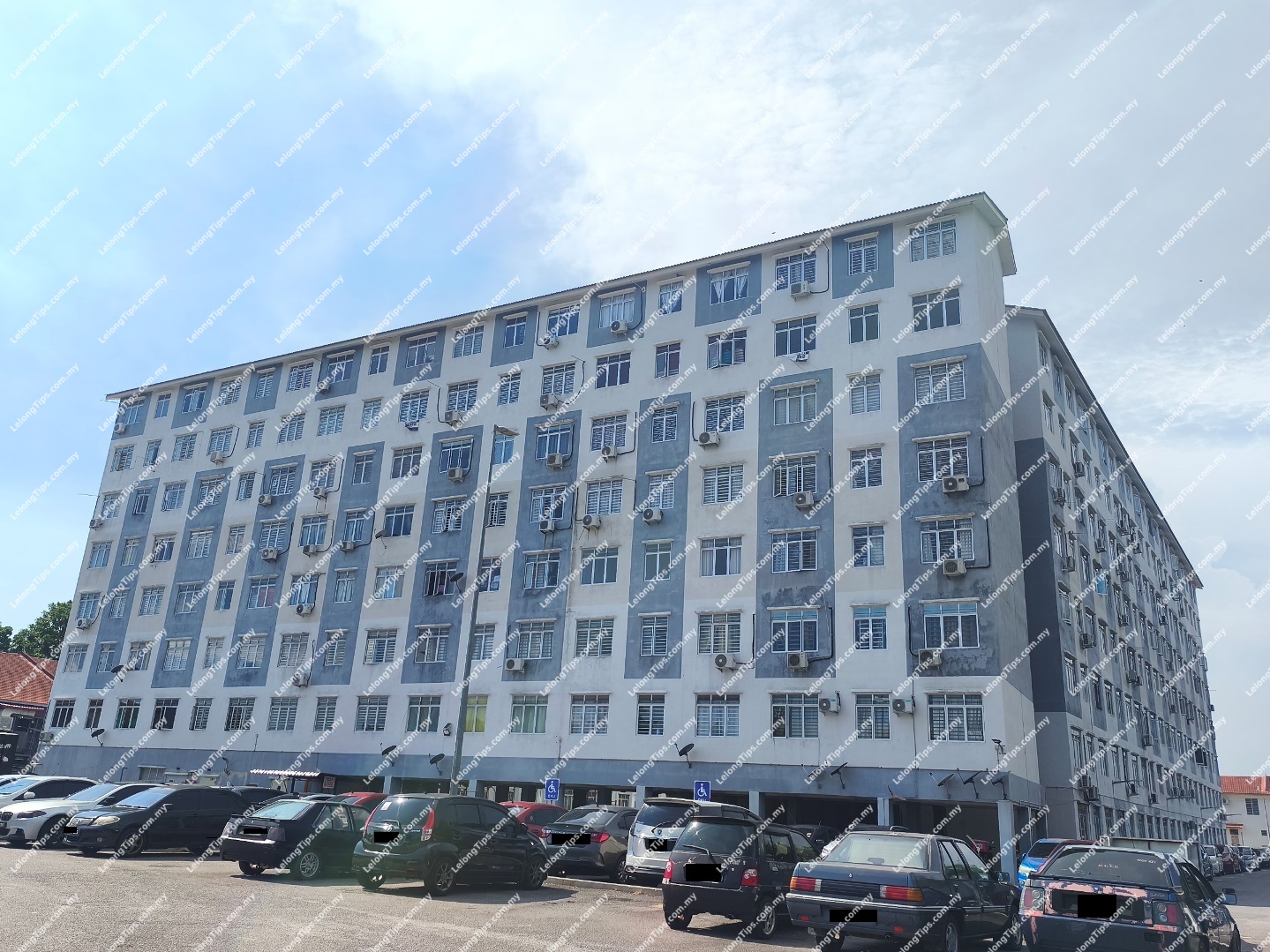 [6 min to Batu Berendam Family Store] Flat [7 min to Econsave Batu Berendam]