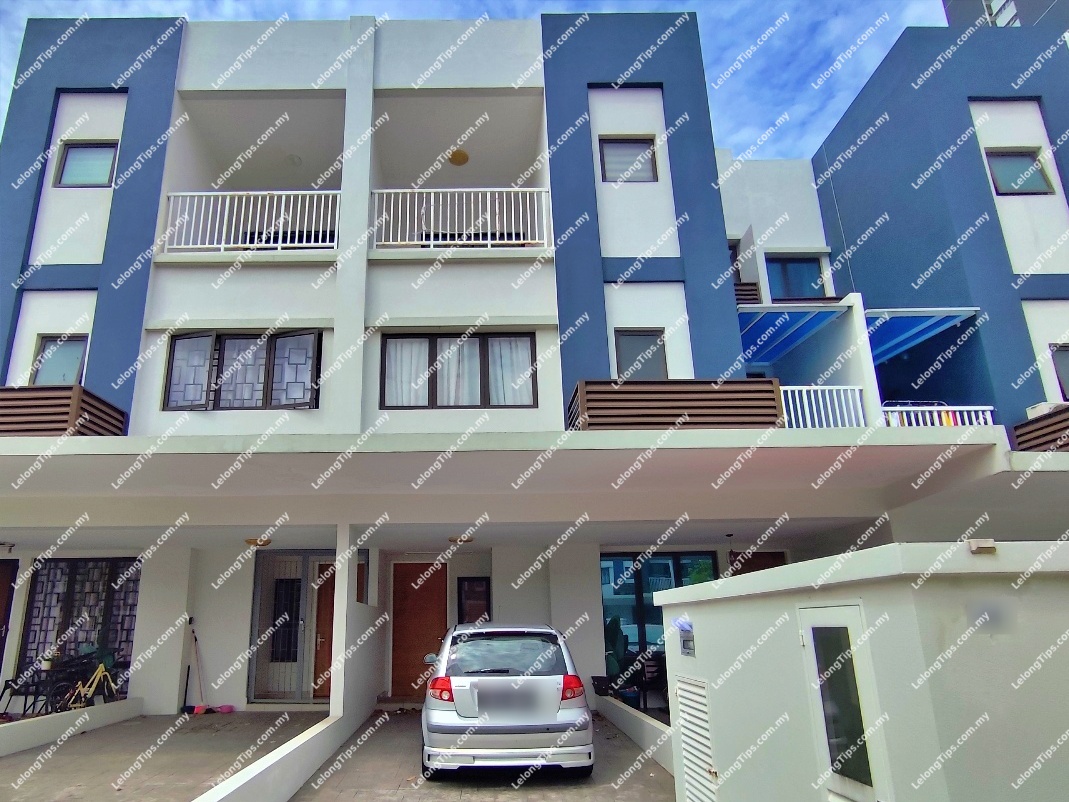 Town House (Upper Unit)