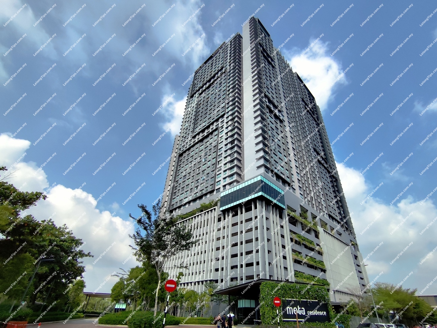 [Walking distance to Putra Permai MRT Station] Service Apartment [ Next to Farm In The City]