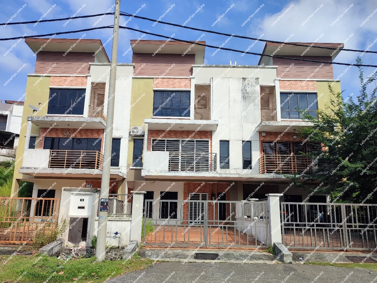 2.5 Storey Terrace House [Situated in Bandar Saujana Utama; 4 min to SMK Saujana Utama; 7 min to UITM Puncak Alam Gate A & SUCC Trail Car Park]