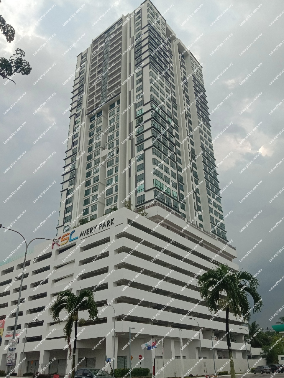 Service Apartment [2 min walk to Mydin Mall - Taman Rinting; 8 min walk to Lotus's Seri Alam]
