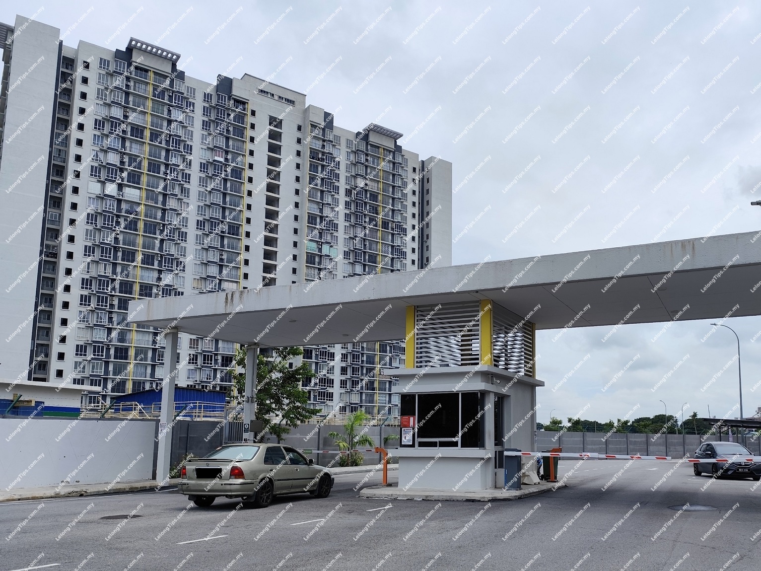 [Short drive to Jonker Street Night Market & A Famosa] Condominium [Close to AEON Mall Bandaraya Melaka & Melaka Hospital ]