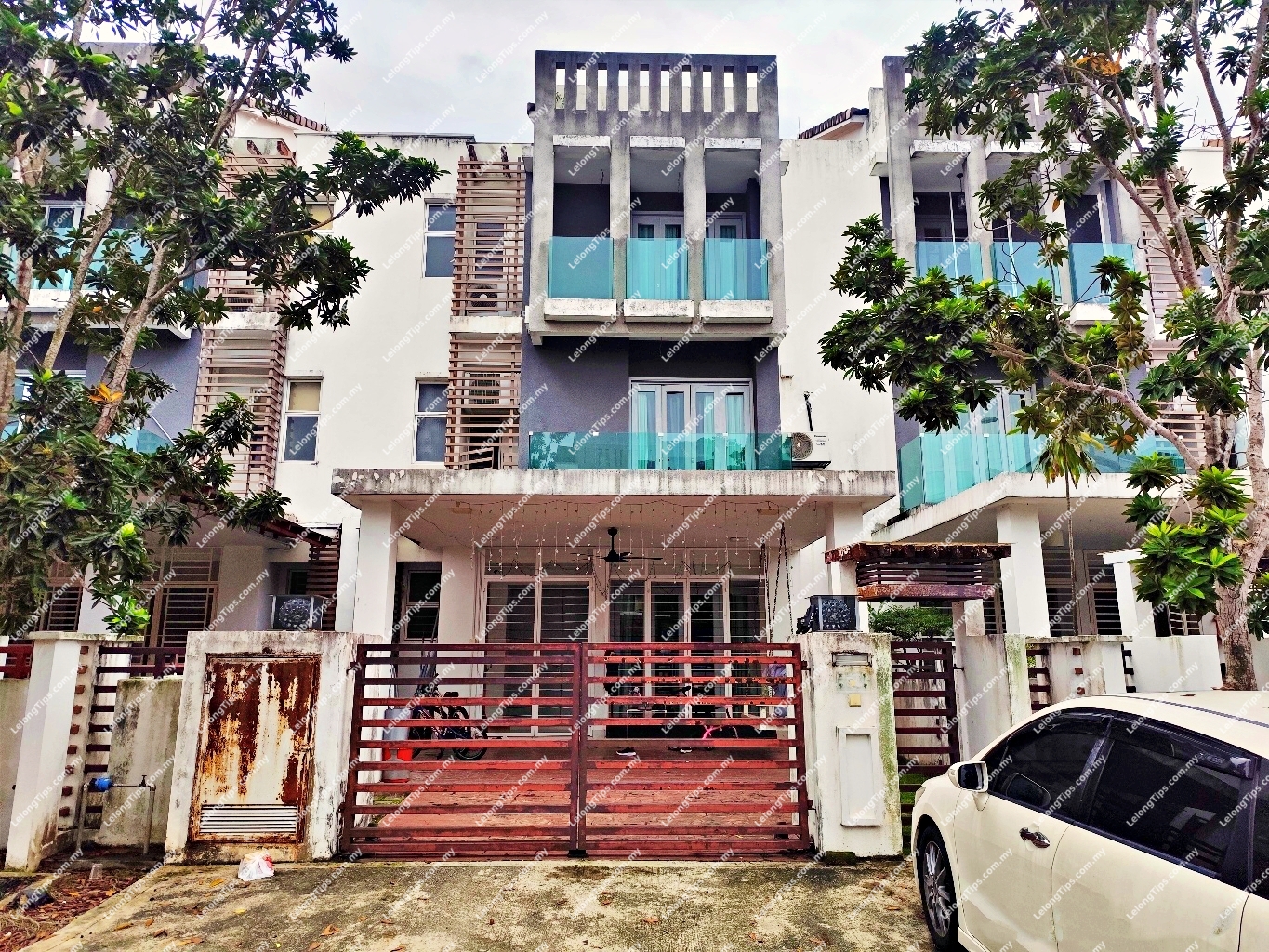 2.5 Storey Terrace House