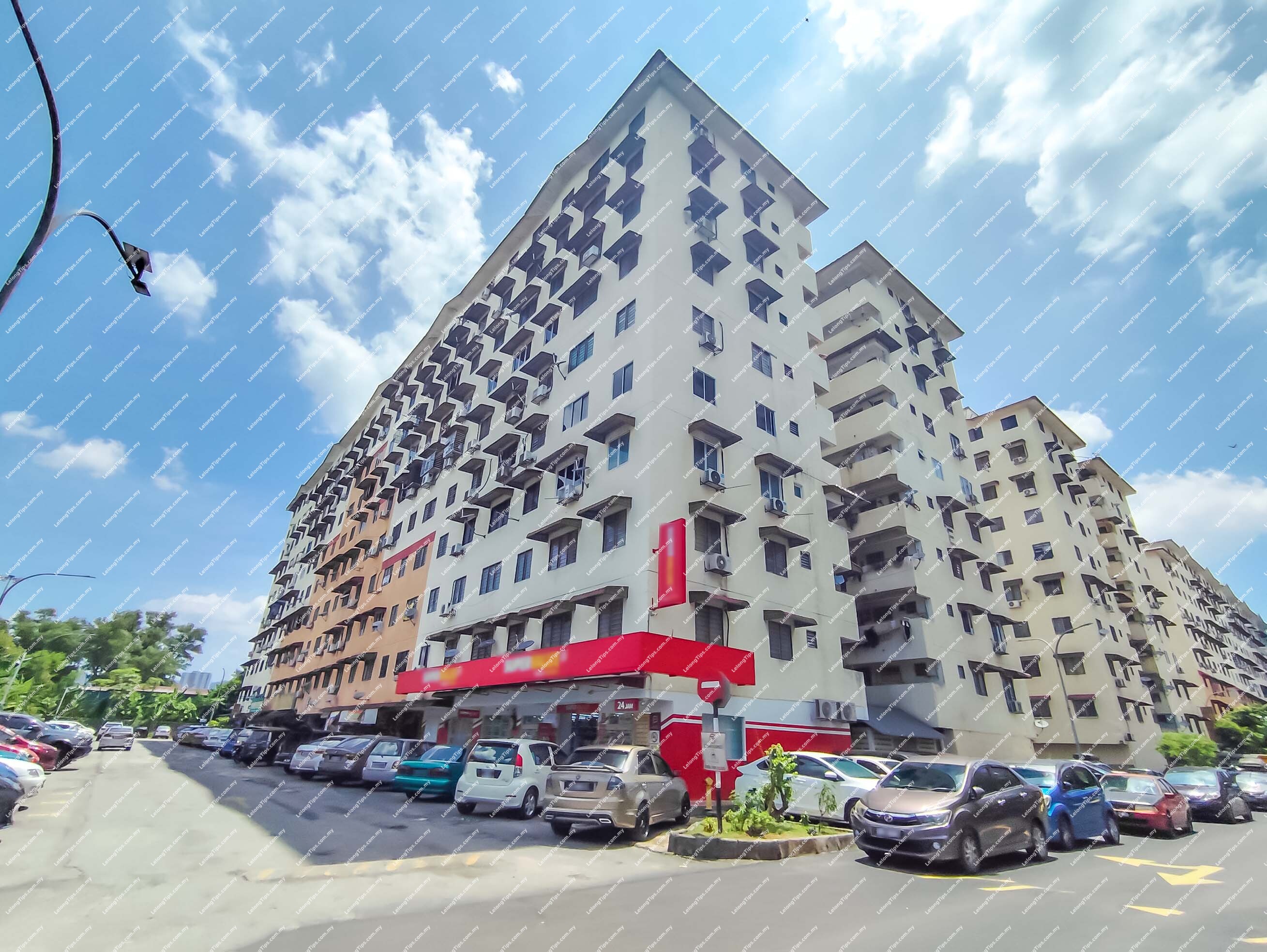 Apartment [Short distance to AEON Big Kepong Mall]