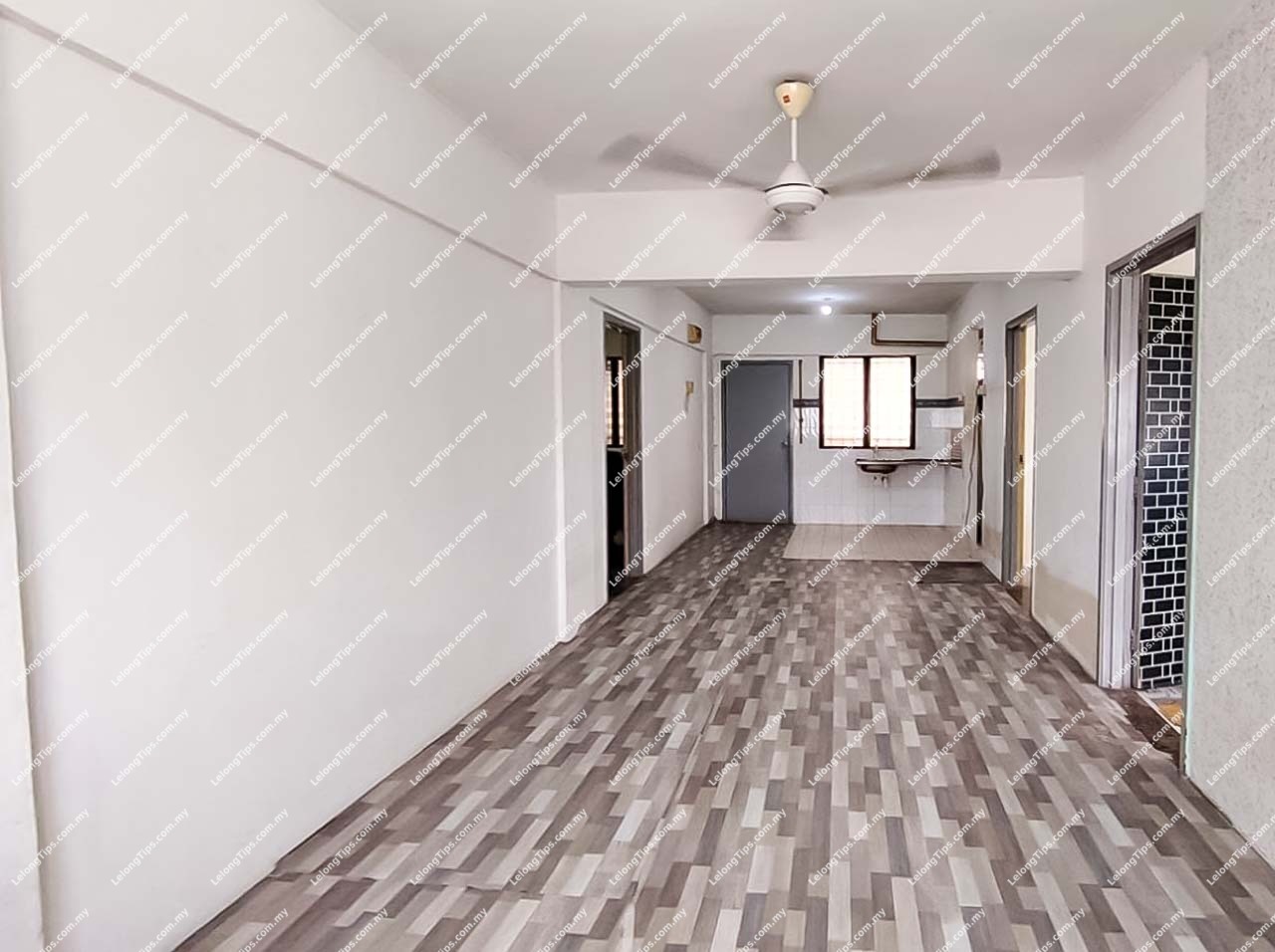 Apartment [Short distance to AEON Big Kepong Mall]