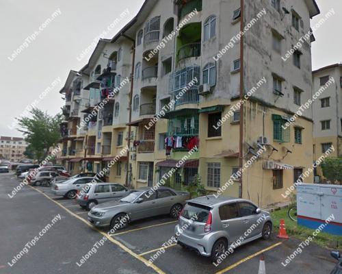 Apartment [4 min to Batu Caves KTM Station & TMG Mart Sri Gombak; 8 min walk to Giant Hypermarket Batu Caves]