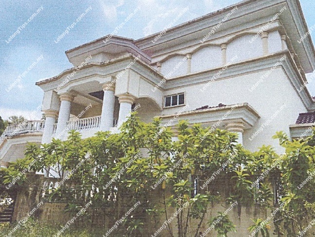 2 Storey Detached House of Individual Design Erected on 2 Adjoining Lands