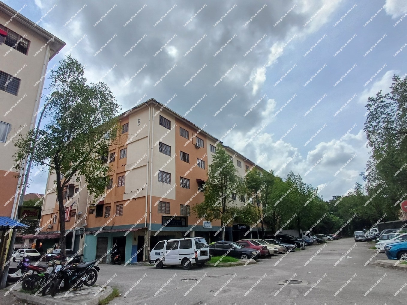 [5 min to Putra Permai MRT Station & Giant Seri Kembangan] Apartment [8 min to NSK Trade City Putra Permai & Sri Ternak Mart]