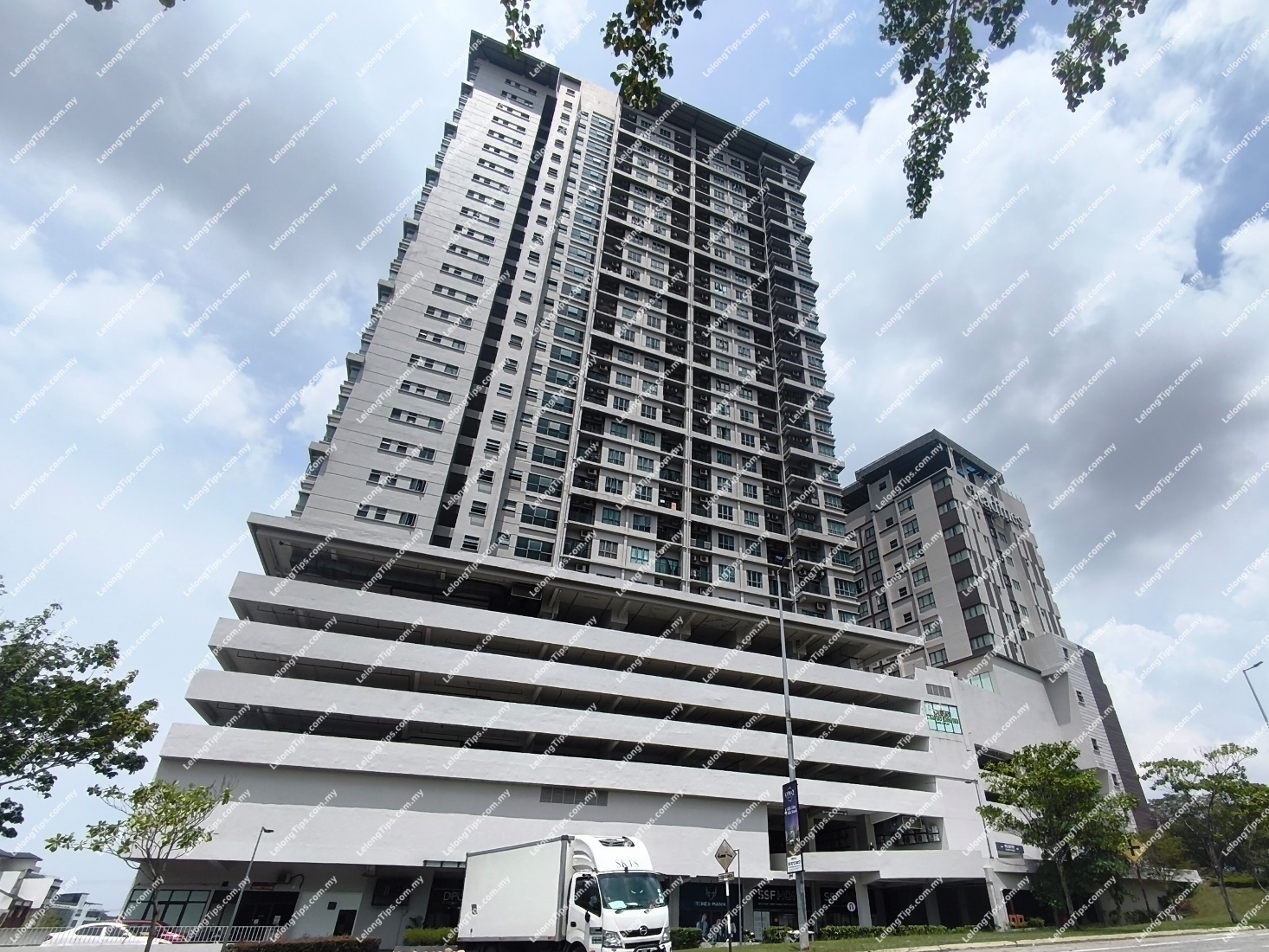 [Directly integrated with DPULZE Shopping Centre] Service Apartment [5 min to Tamarind Square, Shaftsbury Square & Hospital Cyberjaya]