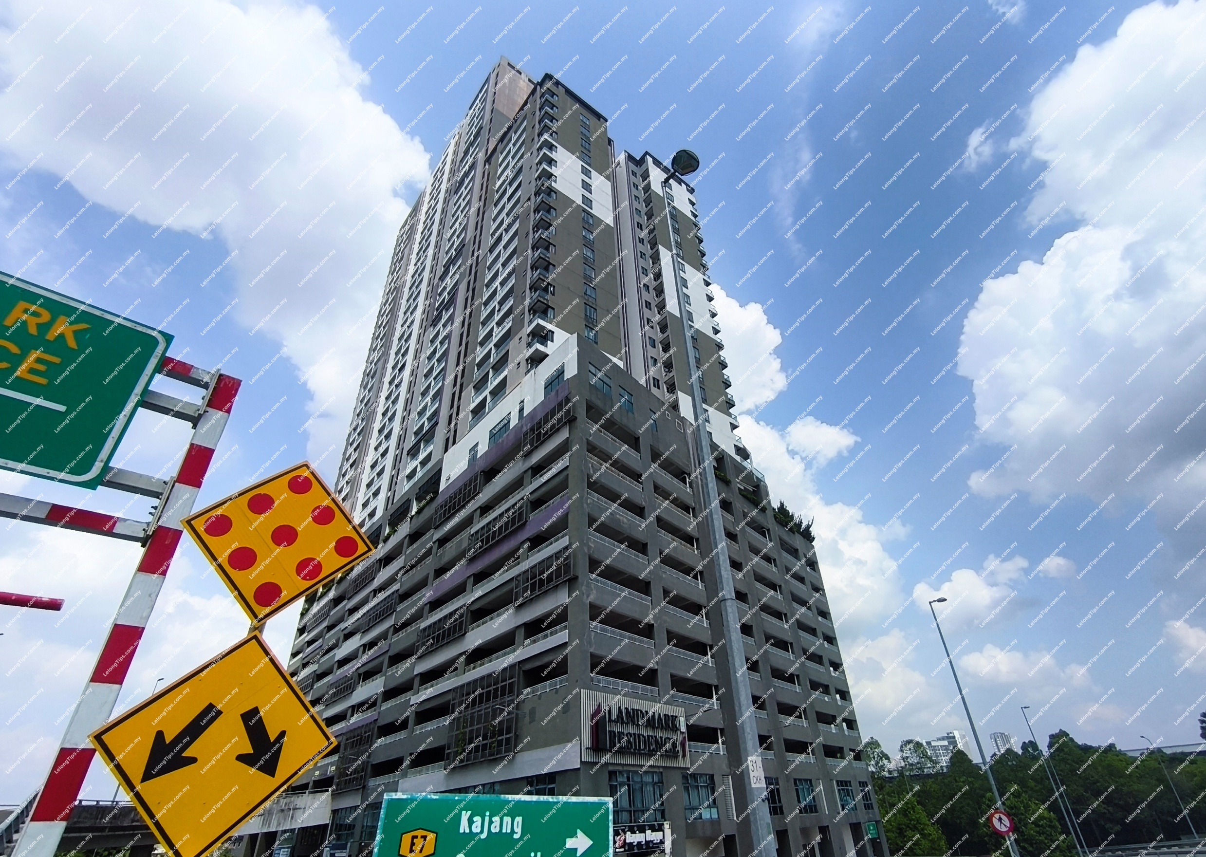 [4 min to Batu 11 Cheras MRT Station] Service Apartment [8 min to Cheras Traders square & AEON Mall Cheras Selatan]