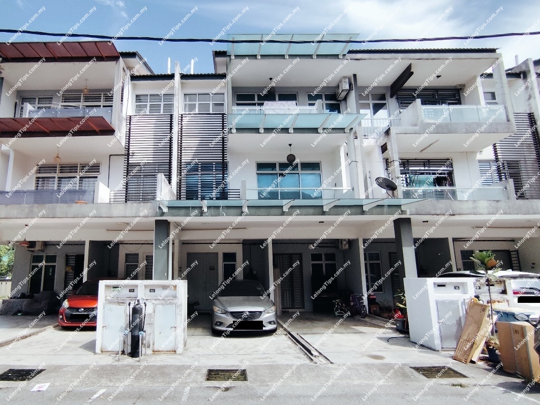 Town House (Upper Unit)