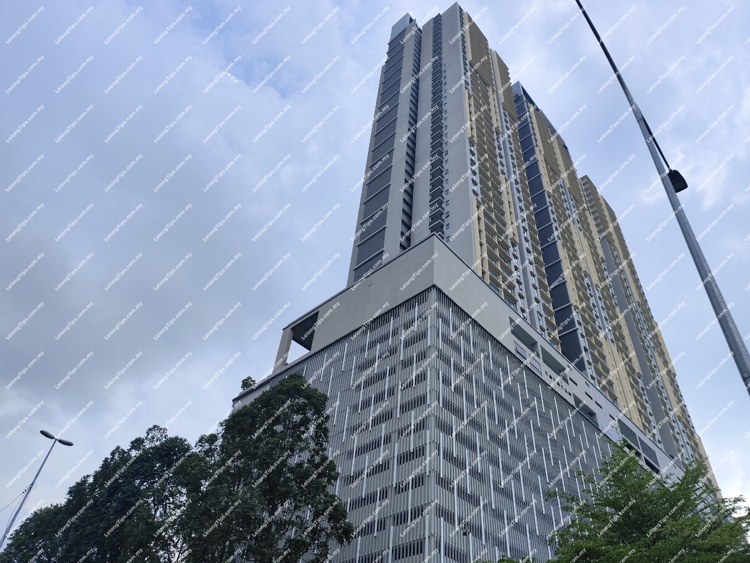 [Right Behind Giant Seri Kembangan] Service Apartment [8 min to AEON Mall Taman Equine]