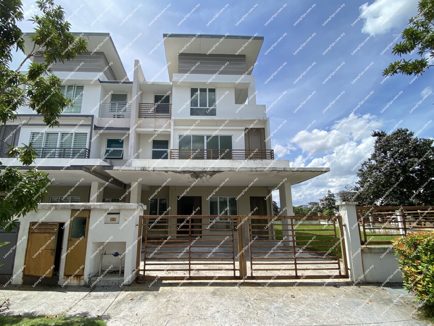 3 Storey Semi Detached House