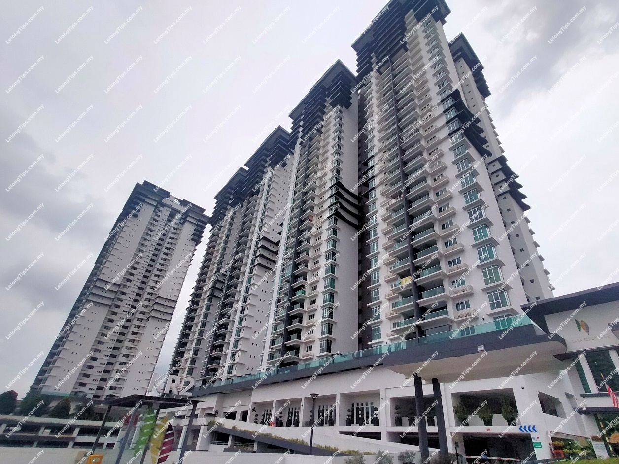 [Right in front of Awan Besar LRT Station (5 min walking distance)] Condominium [7 min to Pavilion Bukit Jalil]