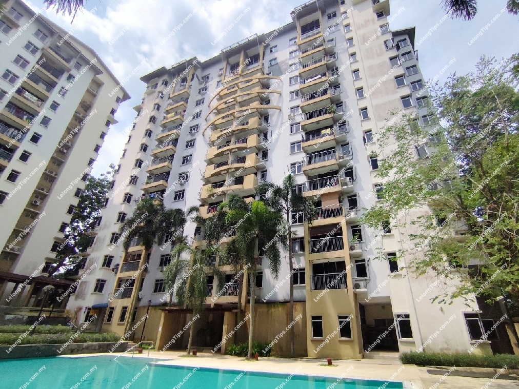 [Within a short drive to Tamarind Square] Condominium (Penthouse) [3 min to Cyberjaya LakeFront Park, Hospital Cyberjaya, Gem In Mall Cyberjaya & DPULZE Shopping Centre]