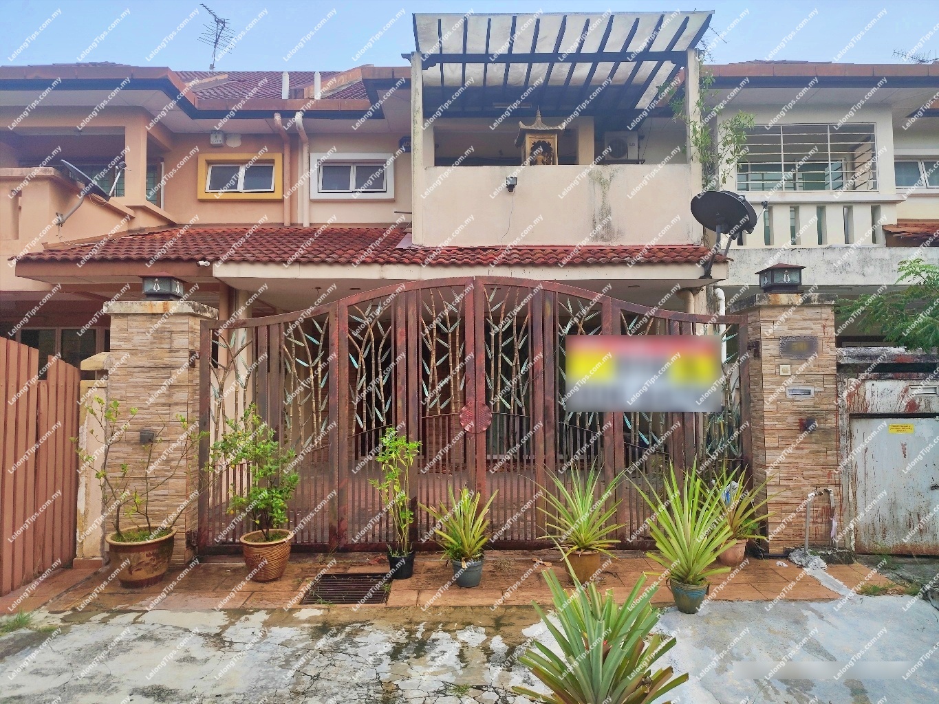 2.5 Storey Terrace House