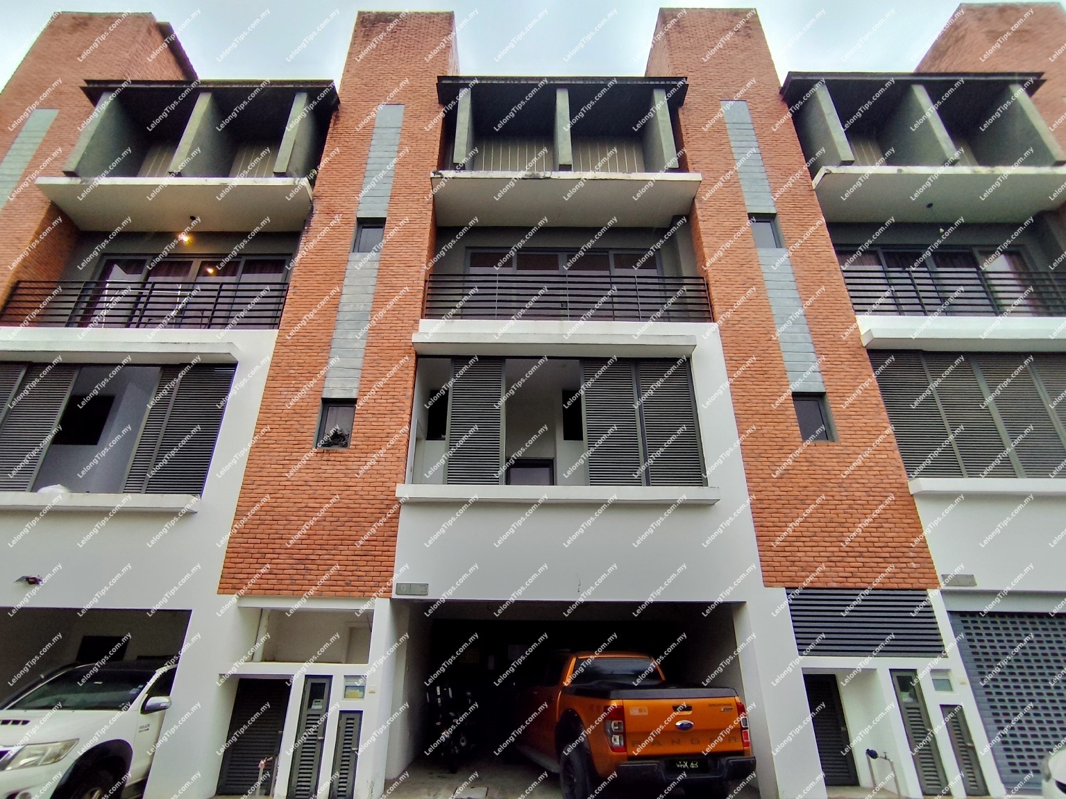 3.5 Storey Terrace House