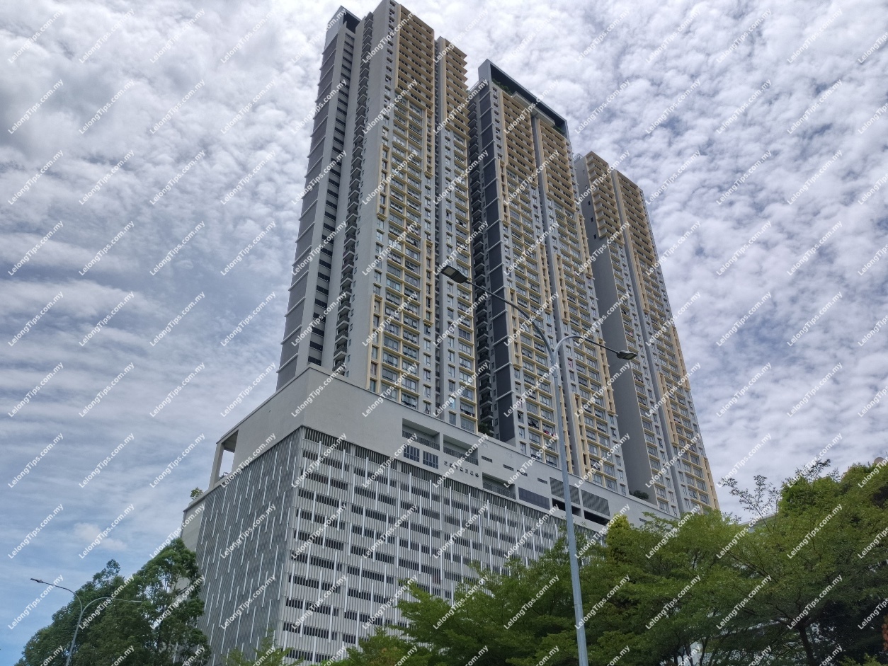 [Right Behind Giant Seri Kembangan] Service Apartment [Walking distance to Putra Permai MRT Station]