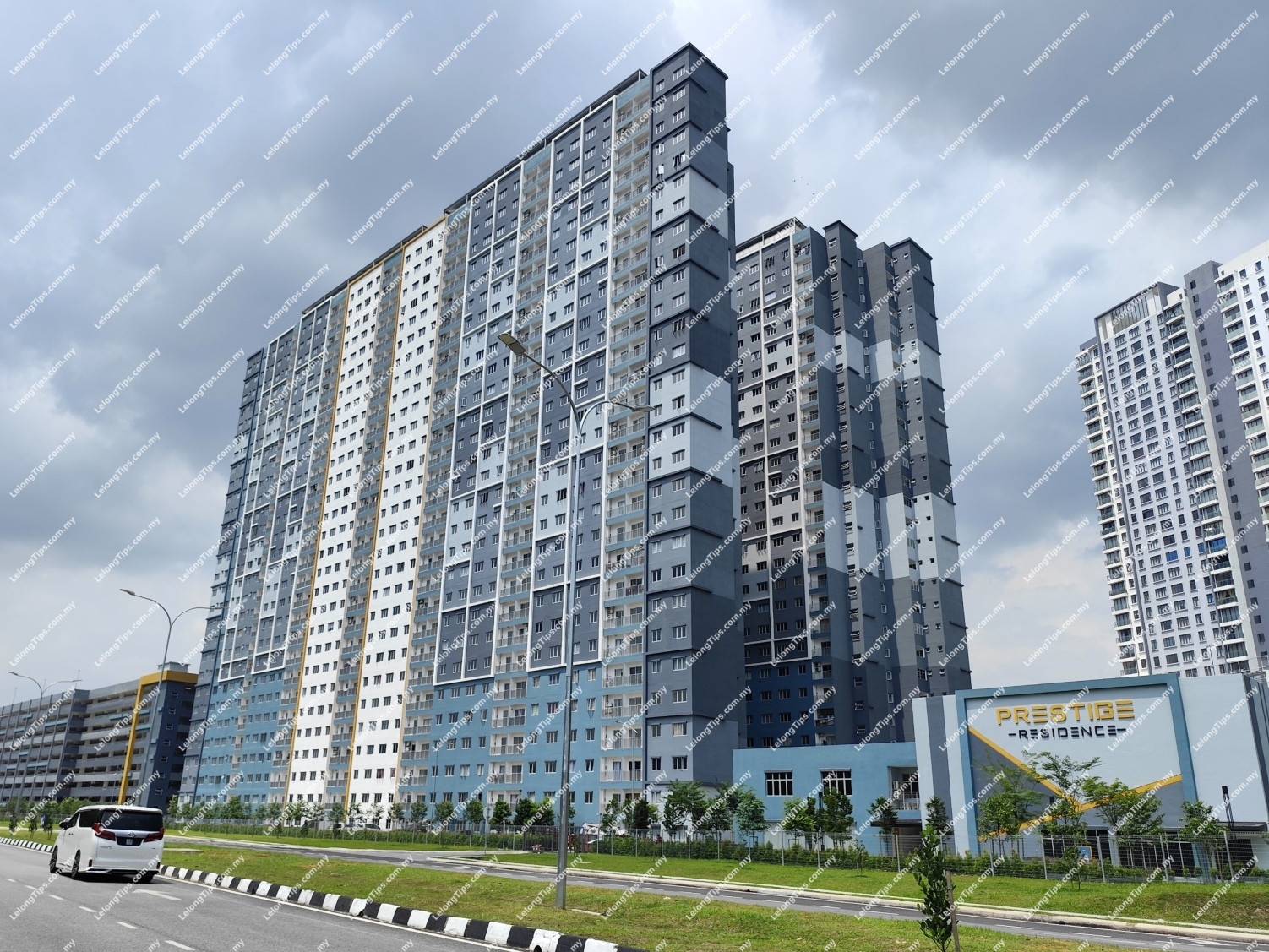 [5 min to Taman Equine MRT Station] Service Apartment [7 min to AEON Mall Taman Equine Shopping Centre, Giant Seri Kembangan & NSK Trade City]