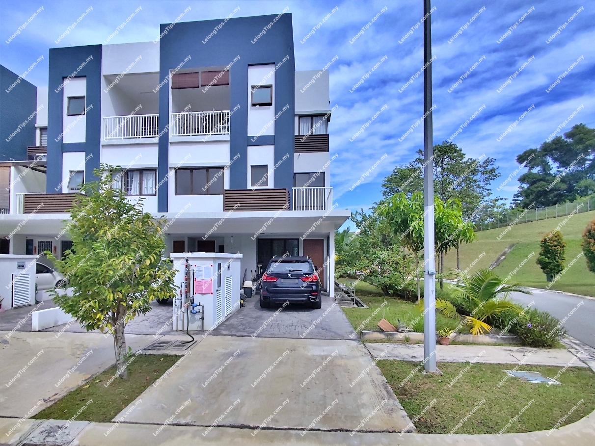 Duplex Town House With Extra Land