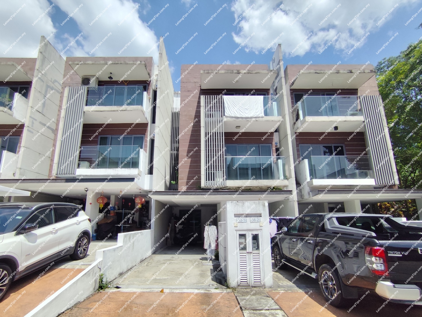 Town House (Lower Unit)