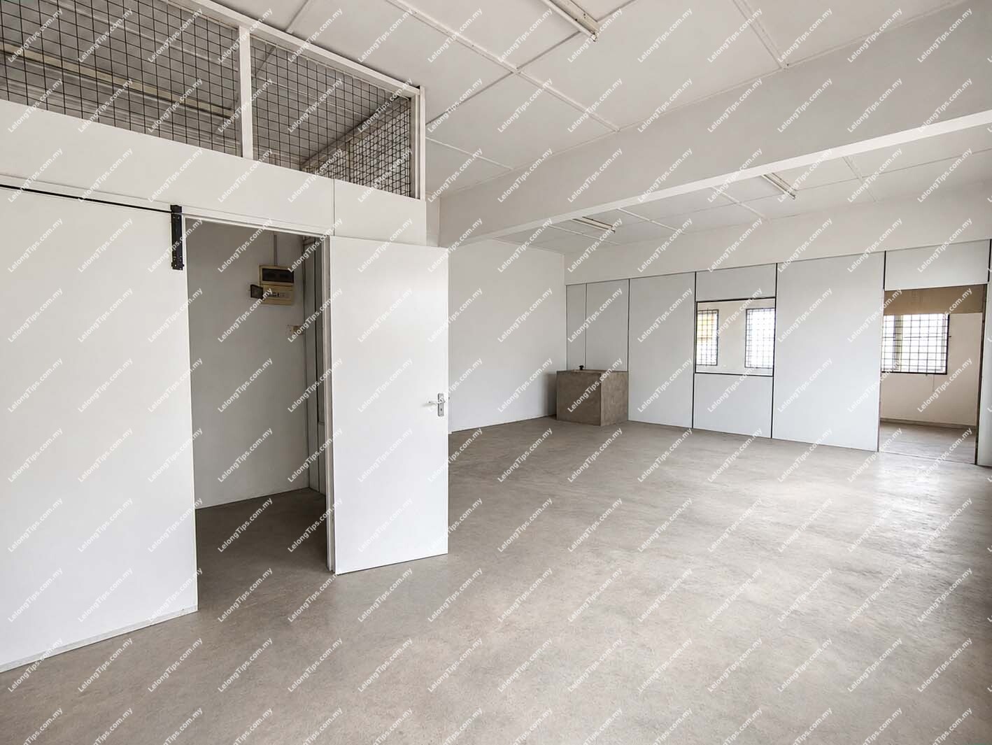 [Vacant Unit ,Pusat Perniagaan Senawang] 2 Storey Shop Office [Easily accessible via Persiaran Bunga Raya 2, Jalan Senawang, Jalan Kuala Pilah & Kajang-Seremban Highway]