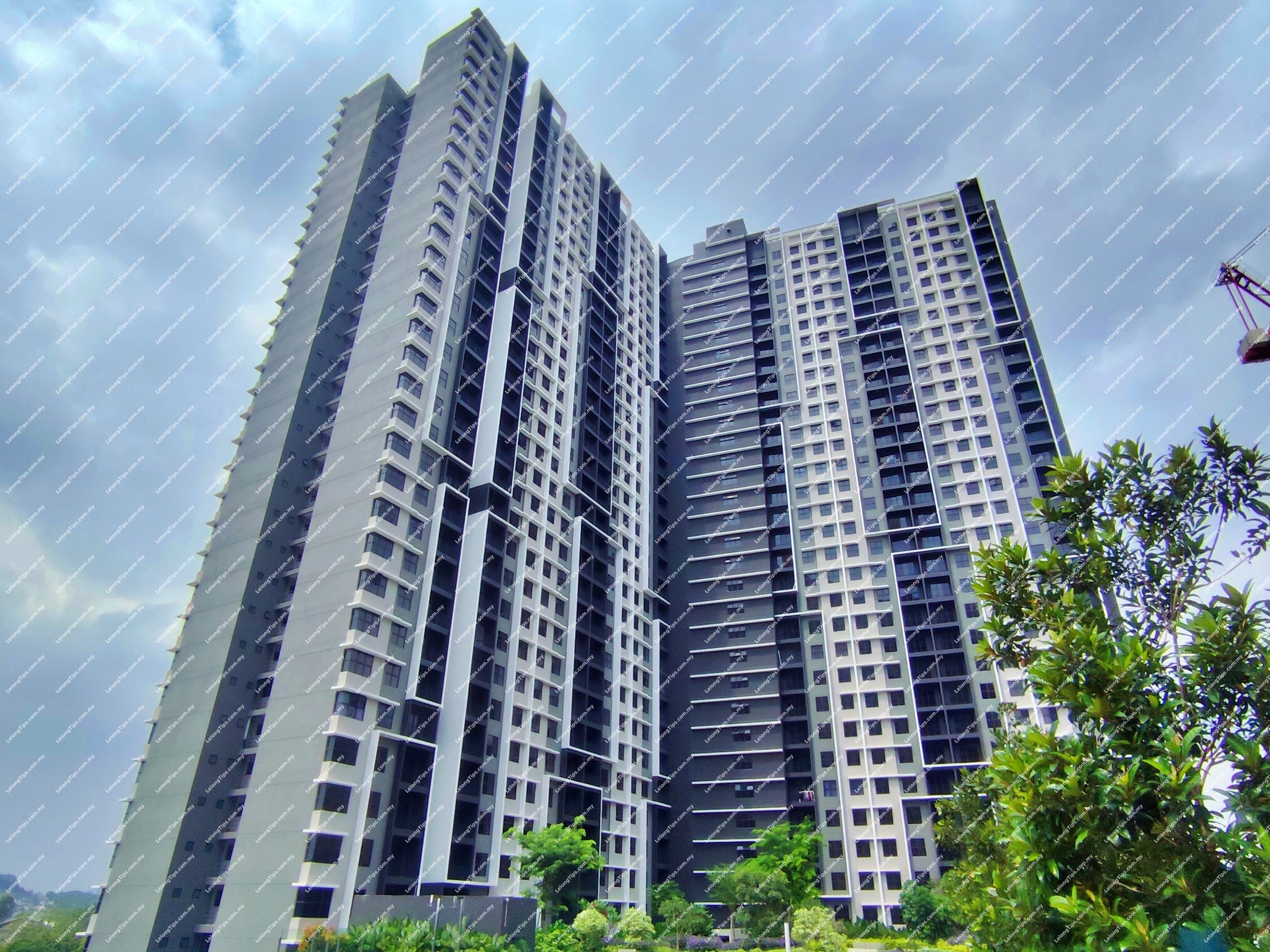 [7 min to  Giant Bandar Kinrara, Pavilion Bukit Jalil & Alam Sutera LRT Station] Apartment [Close to Assunta Hospital, Mid Valley Megamall & The Gardens]