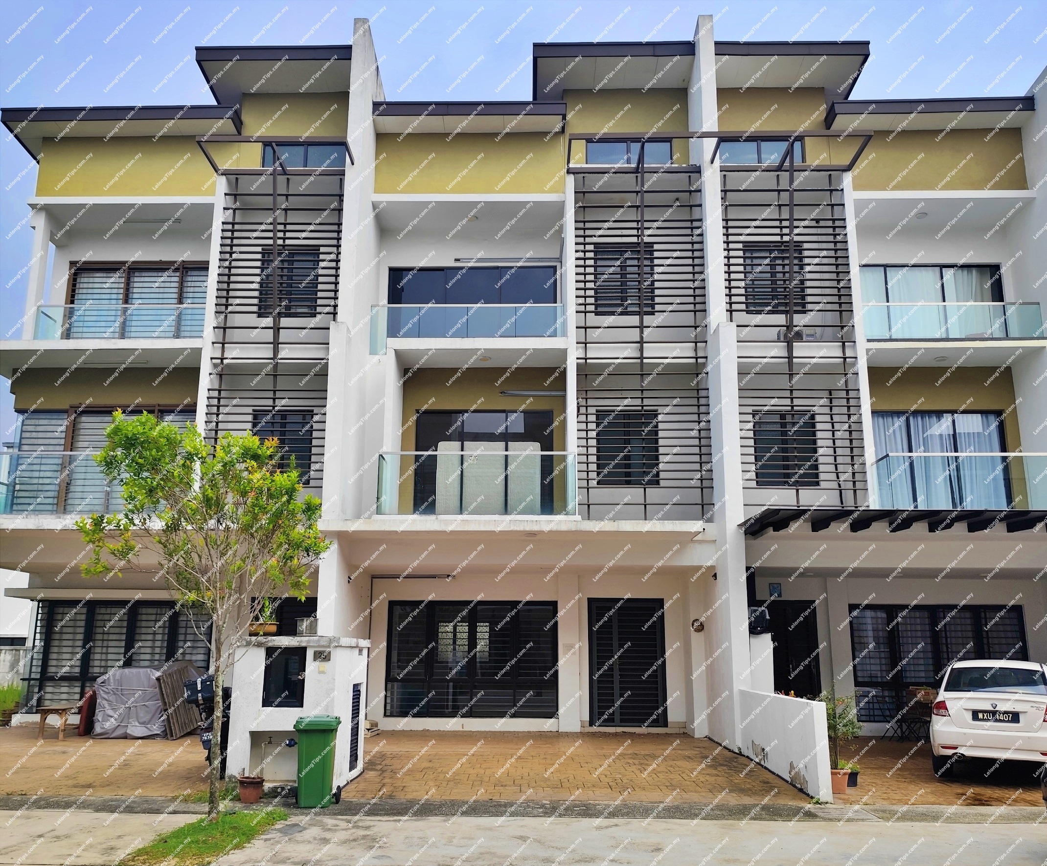 3 Storey Superlink Terrace House