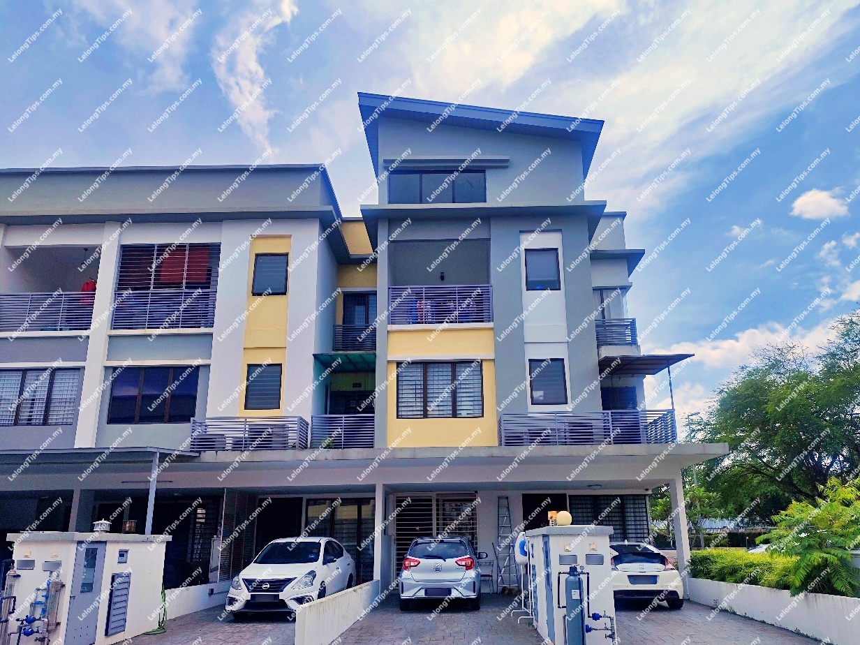 Town House (Upper Level)