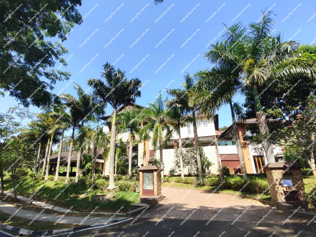 Agricultural Land erected with 3 Storey Individually Designed Detached House