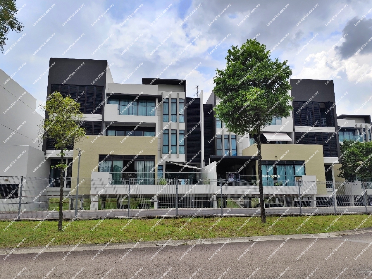 [5 min to Legoland Malaysia ] Town House [8 min to Marina Puteri Harbour]