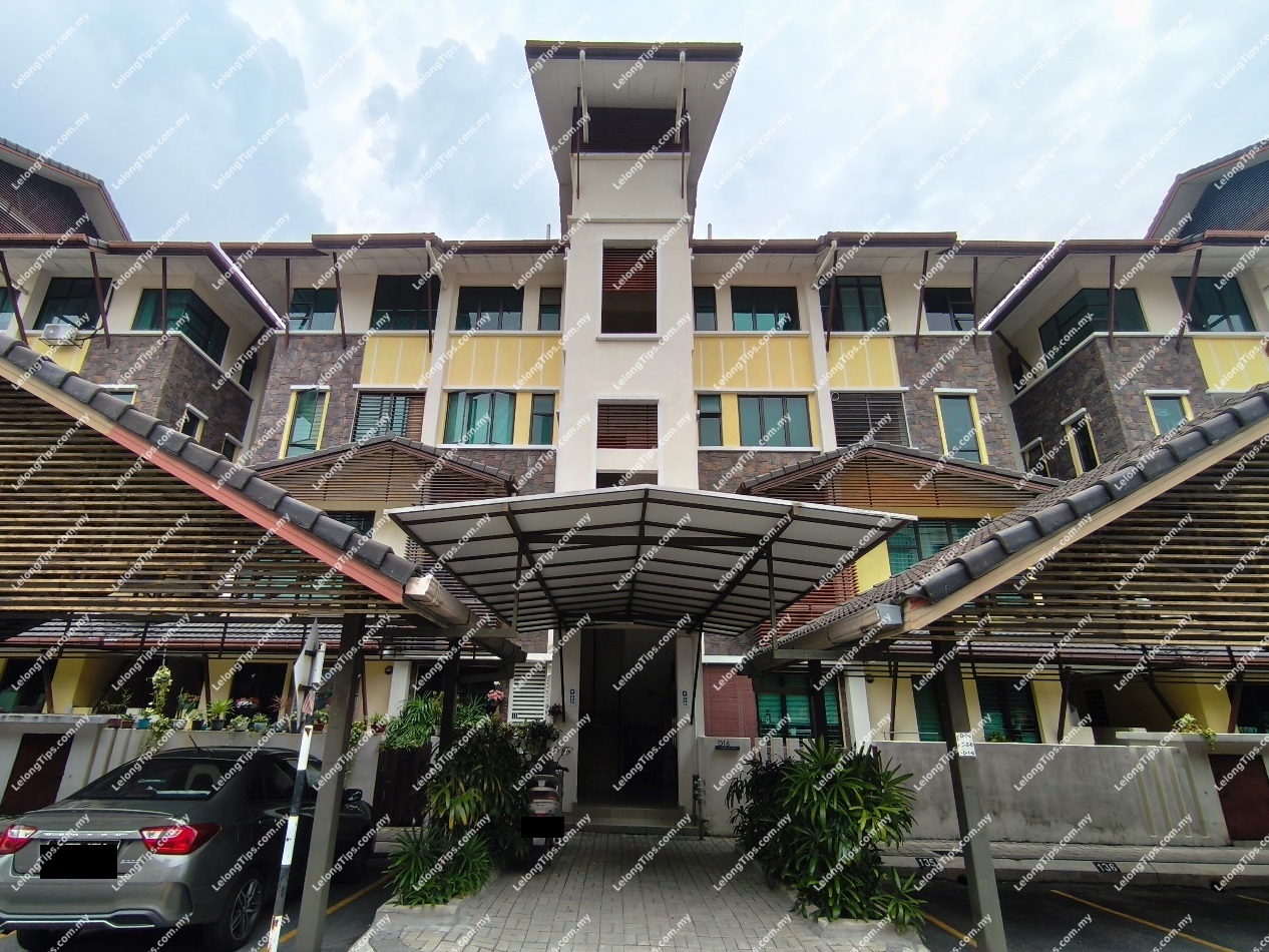 [Gated & Guarded Community] Duplex Townhouse [3 min to AEON BiG Hypermarket Tun Hussein Onn]
