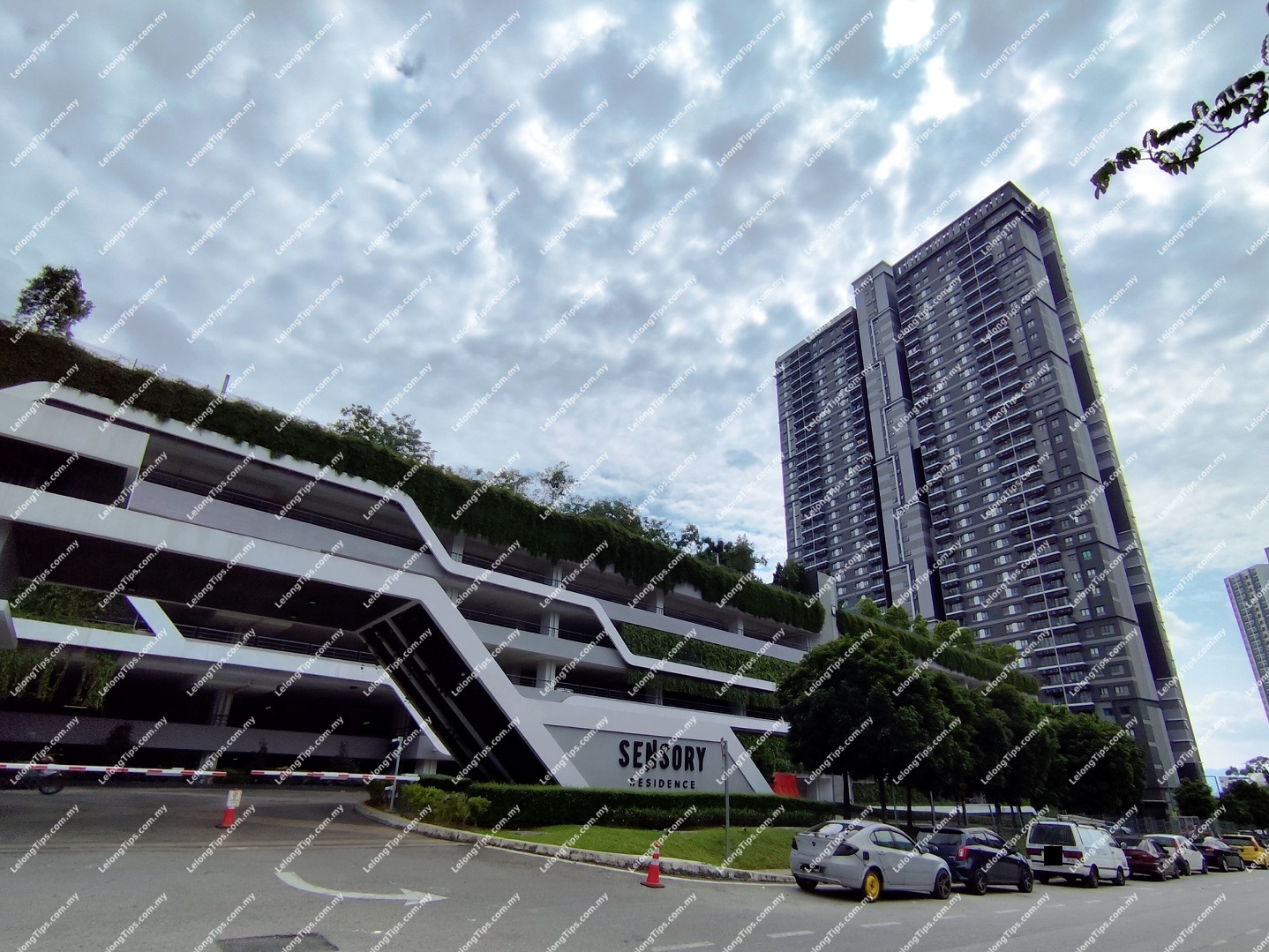 [Near Universiti Kebangsaan Malaysia (UKM) & IOI City Mall] Service Apartment [Easy commute to Putrajaya & Bangi]