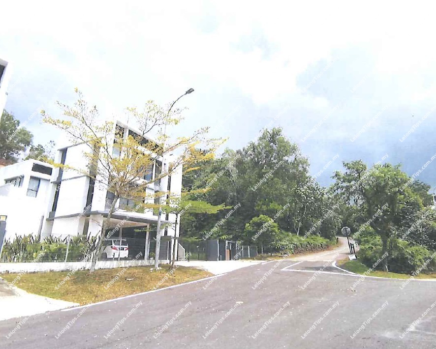 3 Adjoining Parcel of Vacant Residential Land