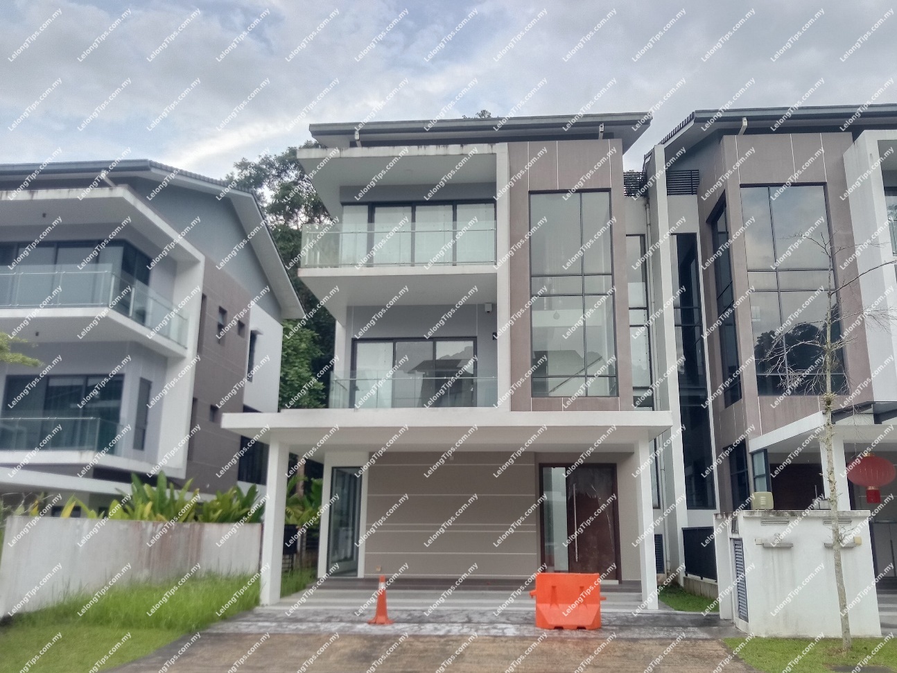 3 Storey Semi Detached House