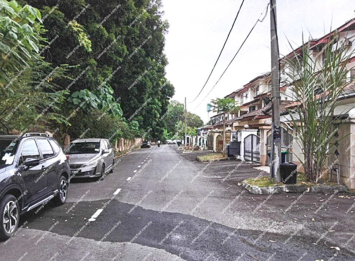 2.5 Storey Terrace House