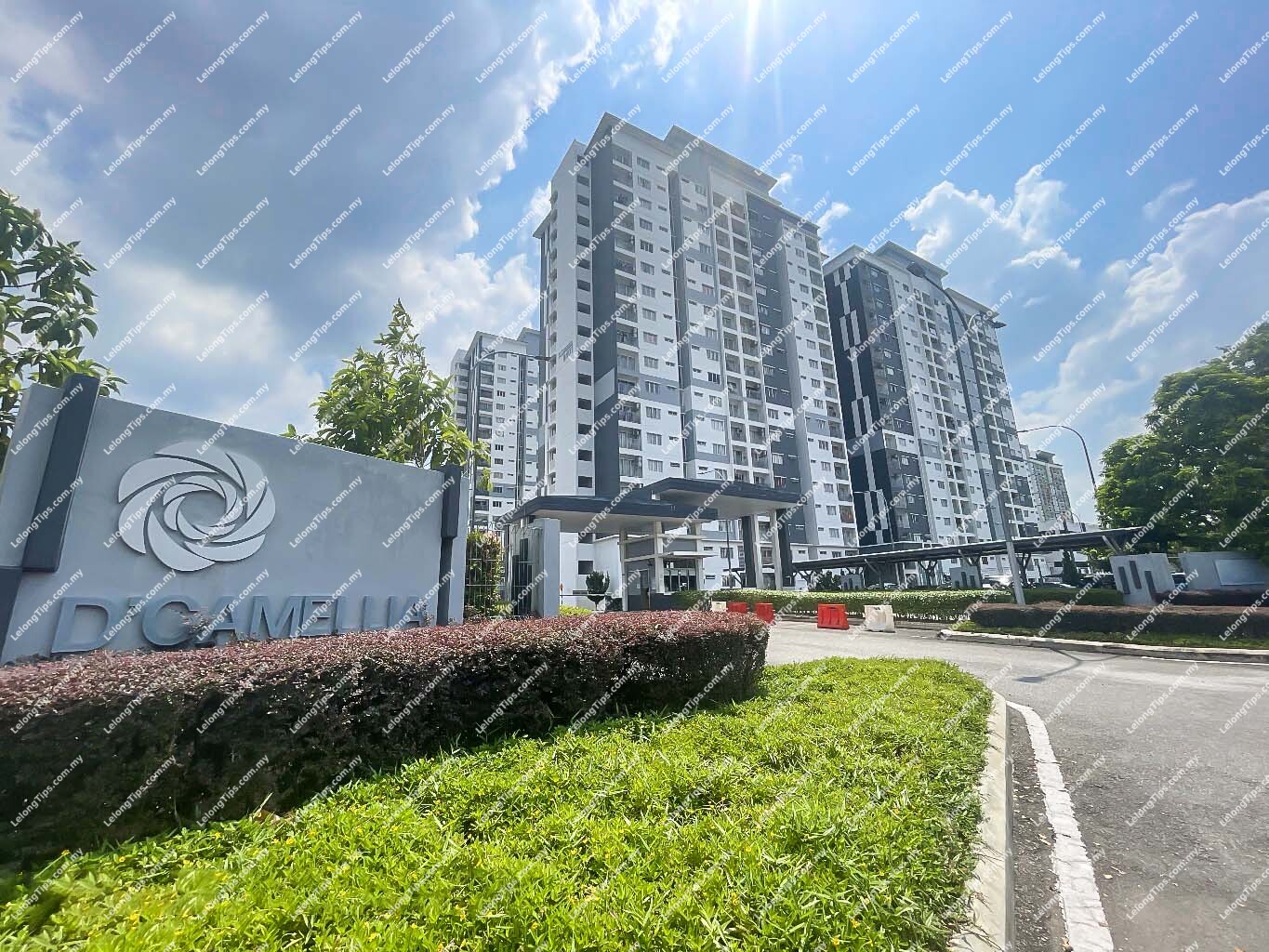[Vacant unit with Balcony] Freehold Condominium [5 min to Setia EcoHill Mall]
