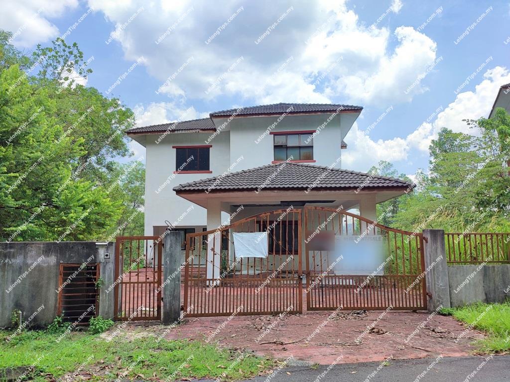 2 Storey Detached House [4 min to AEON Mall Taman Equine; 10 min to Mydin Puncak Jalil]