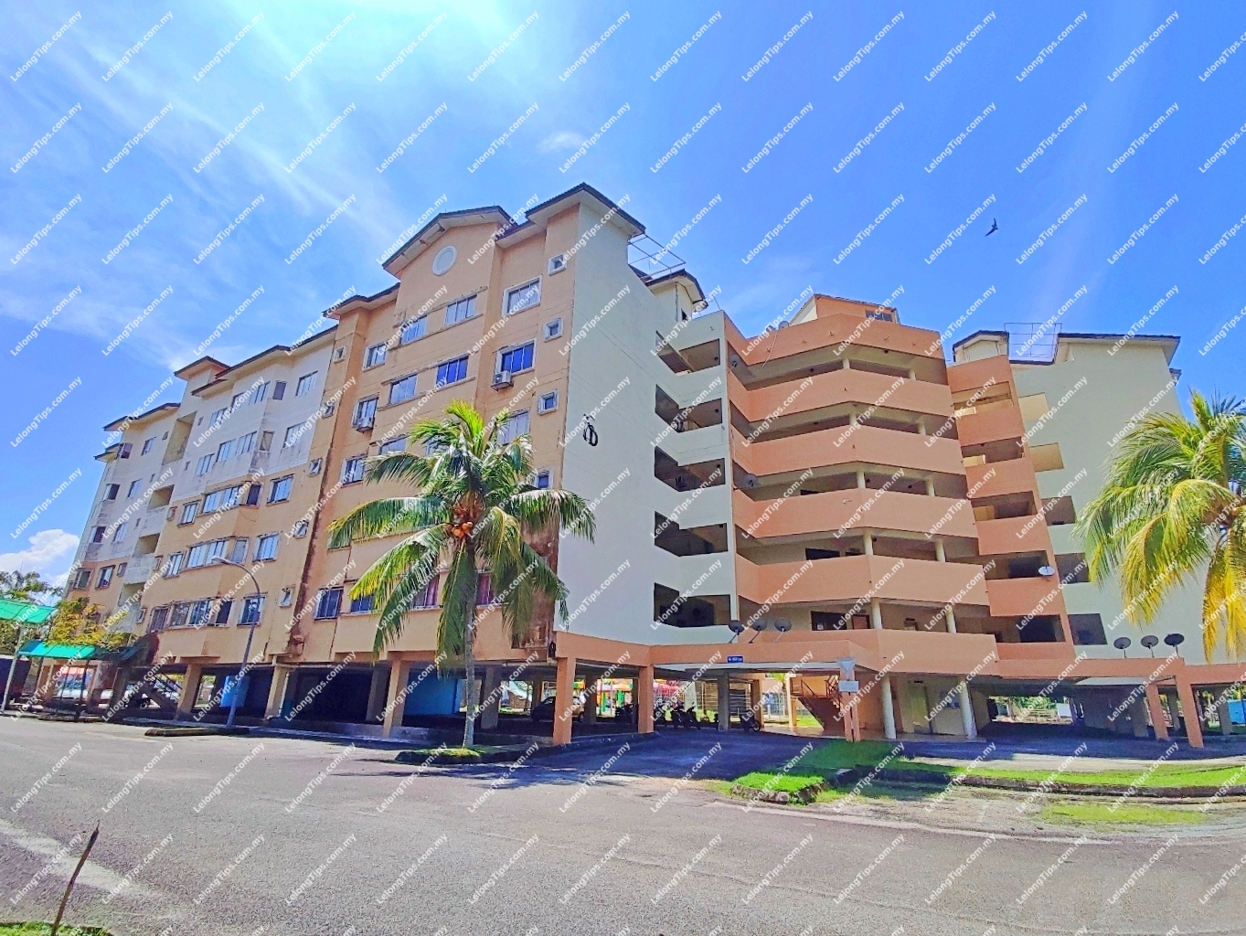 PD Tiara Bay Apartment [Right in front of Royal Palm Springs Golf Club; 9 min to Pantai Tanjung Biru]